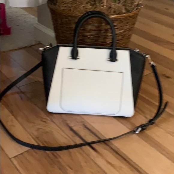 Michael Kors Medium Leather Satchel. - Picture 3 of 5